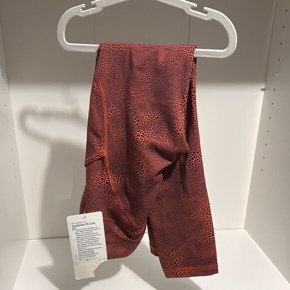 NWT $118 Lululemon | Invigorate High Rise Crop (23") | Size 2 - Picture 3 of 9